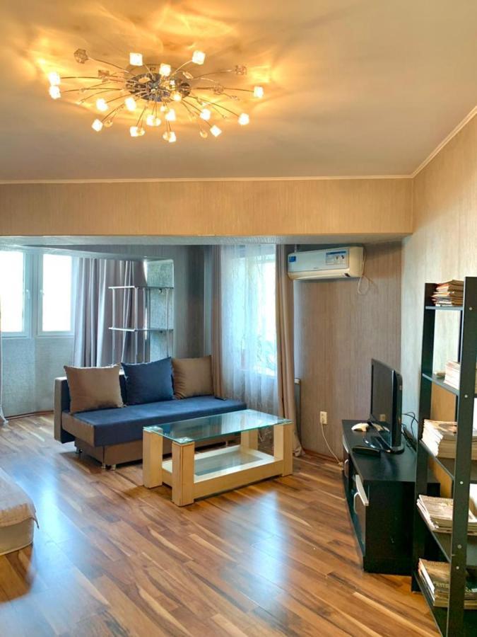 Apartment In Street Kievskaya 49 Бишкек Экстерьер фото