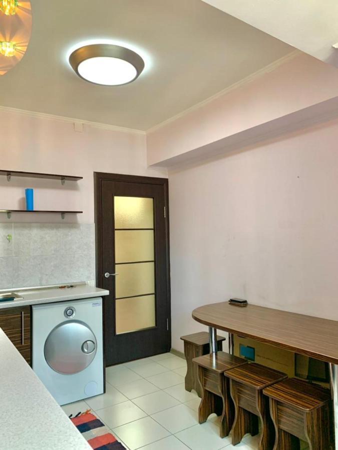 Apartment In Street Kievskaya 49 Бишкек Экстерьер фото